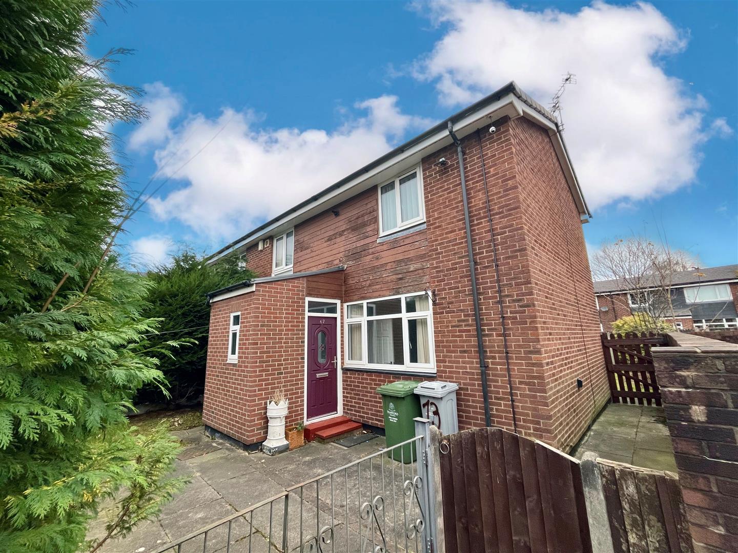 Ascot Avenue, Sale